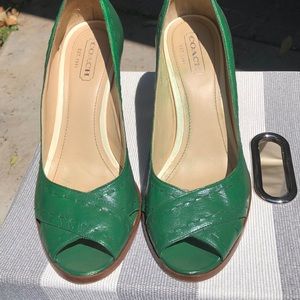 Emerald green heels!